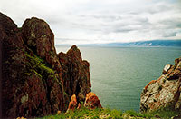 Остров Ольхон. Вид с мыса Саган-Хушун на Приморский хребет и Малое Море.