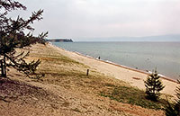 Песчаный пляж Сарайского залива. Остров Ольхон. Малое Море. Западное побережье озера Байкал.