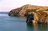 Озеро Байкал. Остров Ольхон. Вид с вершины мыса Саган-Хушун на северную оконечность Ольхона.