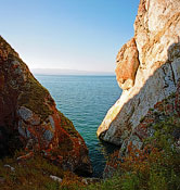 Озеро Байкал. Остров Ольхон. Скалы мыса Саган-Хушун.