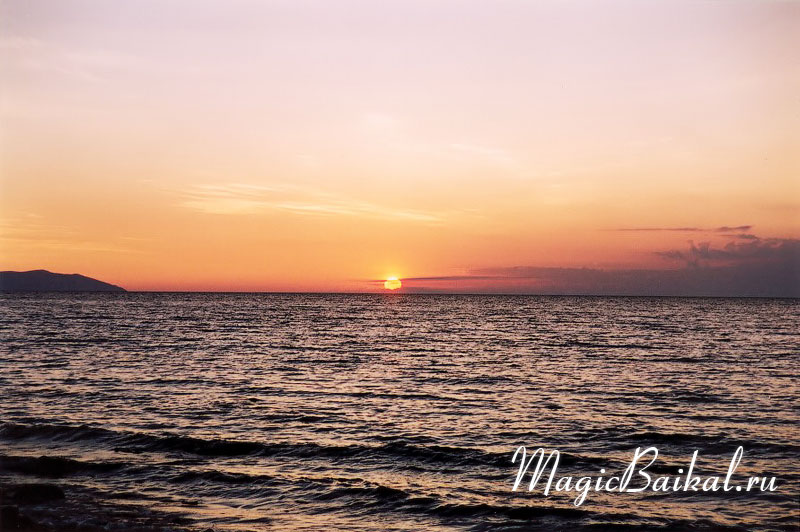 http://www.magicbaikal.ru/album/sunrise/images/lake-baikal-l28f34.jpg