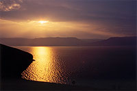 Озеро Байкал. Солнечная золотая дорожка.