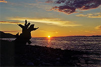 Озеро Байкал. Восход солнца. Справа — полуостров Святой Нос.