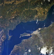Космический снимок острова Ольхон, дельты Селенги, полуострова Святой Нос.