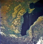 Космический снимок Северного Байкала от полуострова Святой Нос до Верхней Ангары.