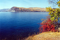 Исток Ангары, осень. Озеро Байкал. Юго-западное побережье.