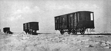 Перевозка вагонов по льду Байкала гужевой тягой